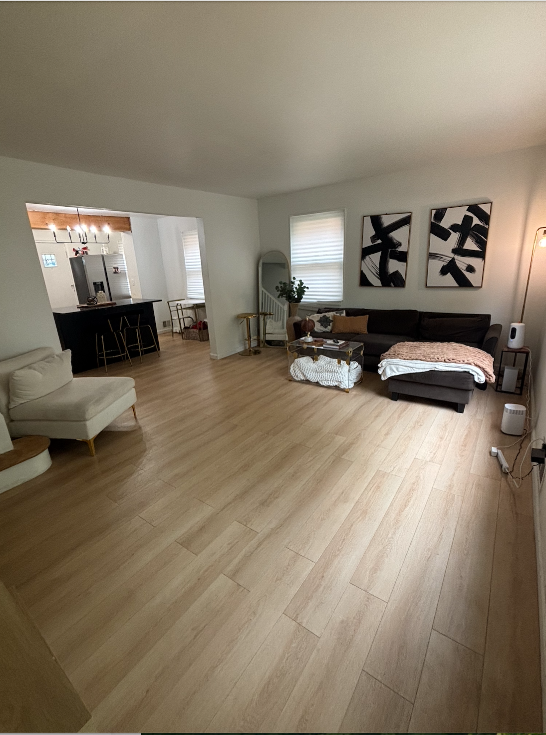 Sleek, Sunlit 3 Bed Brick Rowhome - Photo 3