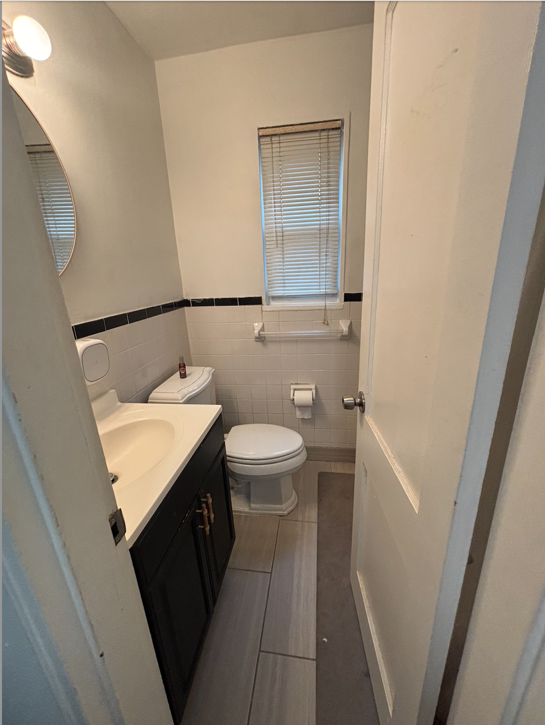 Sleek, Sunlit 3 Bed Brick Rowhome - Photo 10