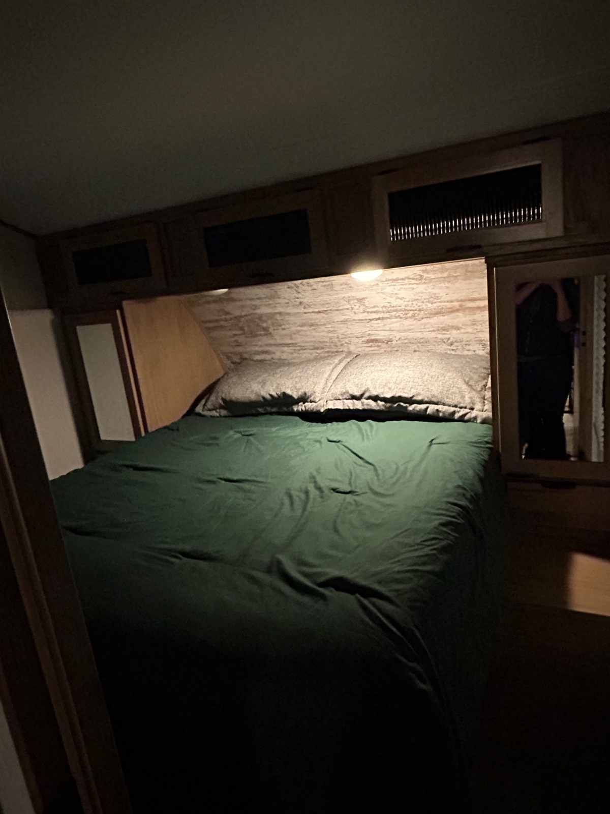 Private 1 Bedroom, Full Hook up W/E, Sewer, Cable & Wi-Fi - Photo 8