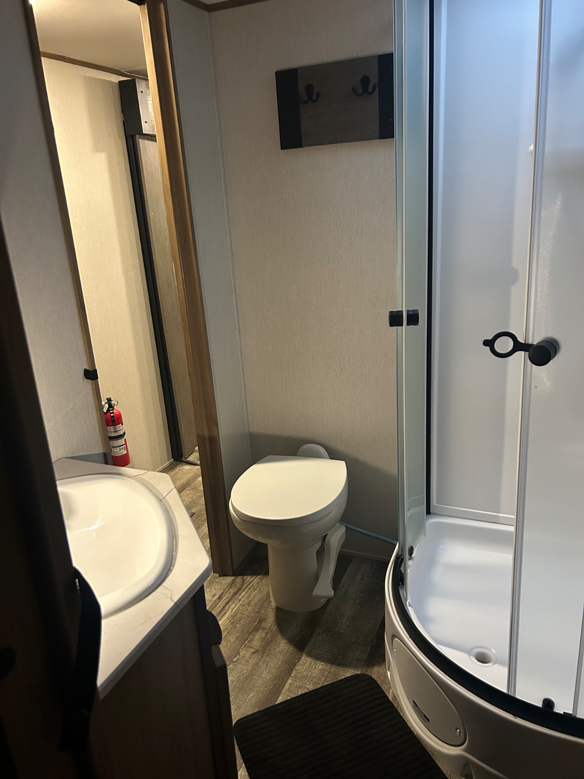 Private 1 Bedroom, Full Hook up W/E, Sewer, Cable & Wi-Fi - Photo 11