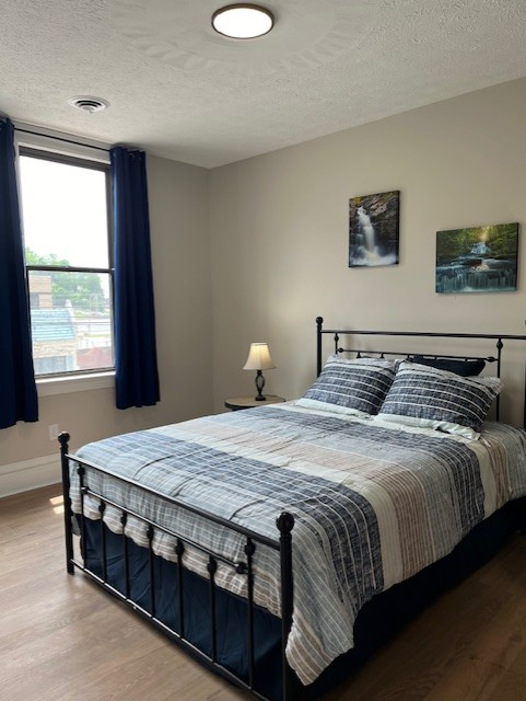 Utilities Paid, Furnished Cozy 2 BR Downtown Apartment - Photo 10