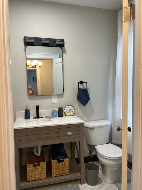 Utilities Paid, Furnished Cozy 2 BR Downtown Apartment - Photo 12