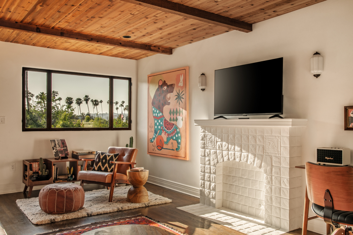 Prime Silver Lake Art-Filled Bungalow - Patio - Sunset Views of Hollywood Sign - Photo 5