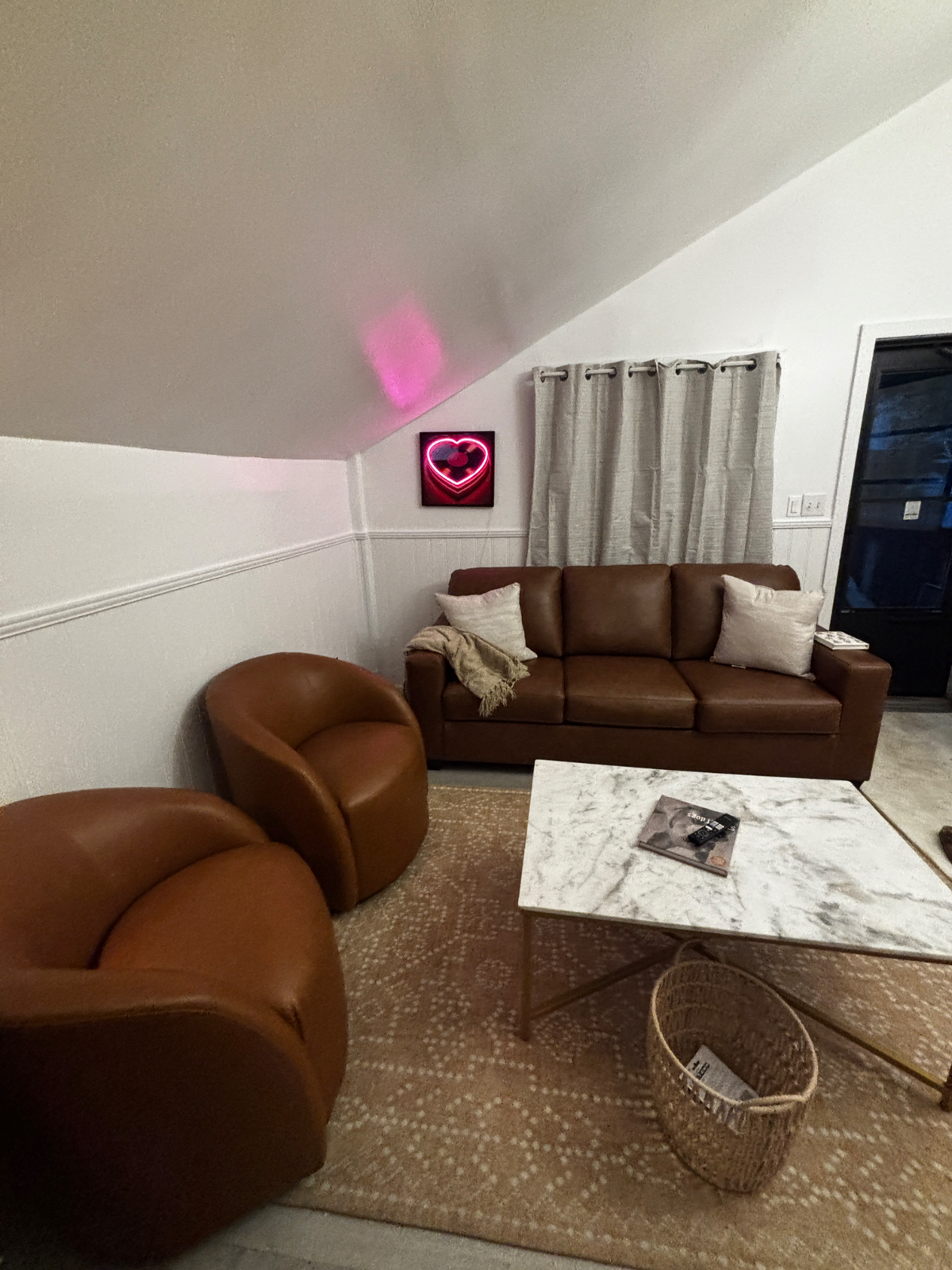 Sky View Apartment - Photo 8