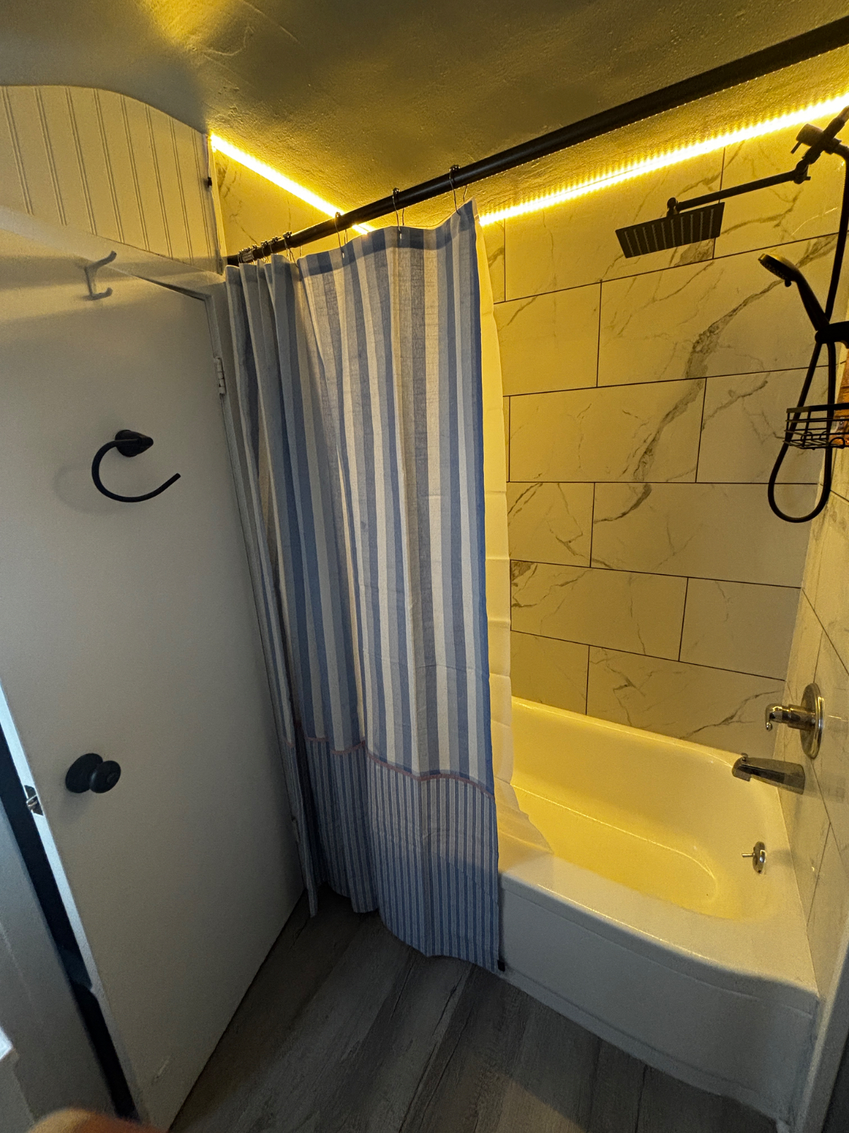 Sky View Apartment - Photo 11