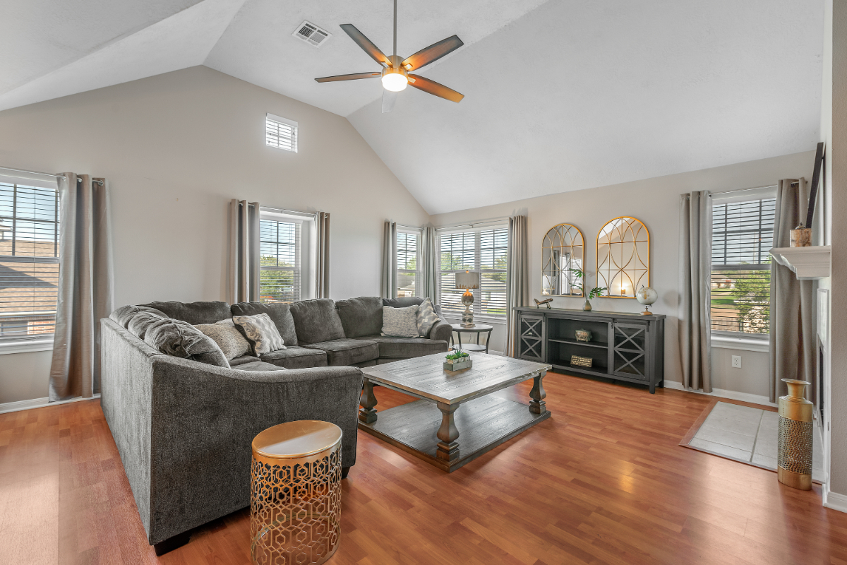 Live in the Center of It All...Fully Furnished... - Photo 3
