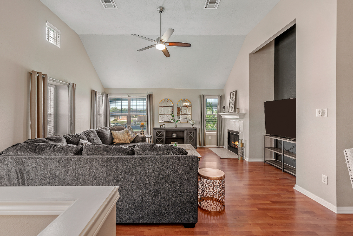 Live in the Center of It All...Fully Furnished... - Photo 4