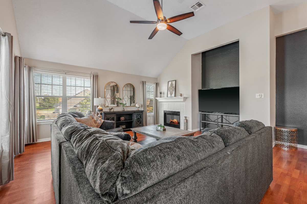 Live in the Center of It All...Fully Furnished... - Photo 6