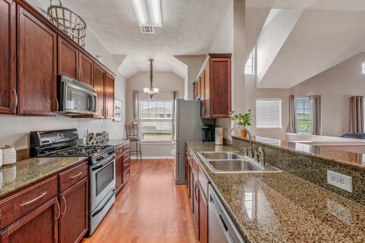 Live in the Center of It All...Fully Furnished... - Photo 10