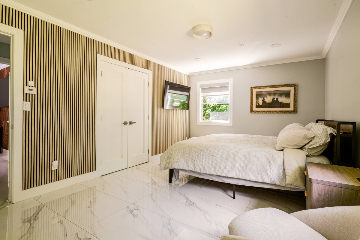 Modern Furnished 1BR Apartment on Quiet 3.5-Acre Property -- Prime Location - Photo 3