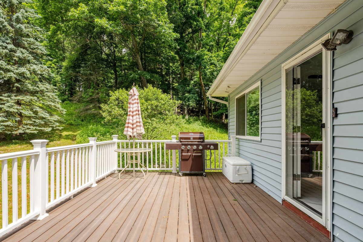 Modern Furnished 1BR Apartment on Quiet 3.5-Acre Property -- Prime Location - Photo 8