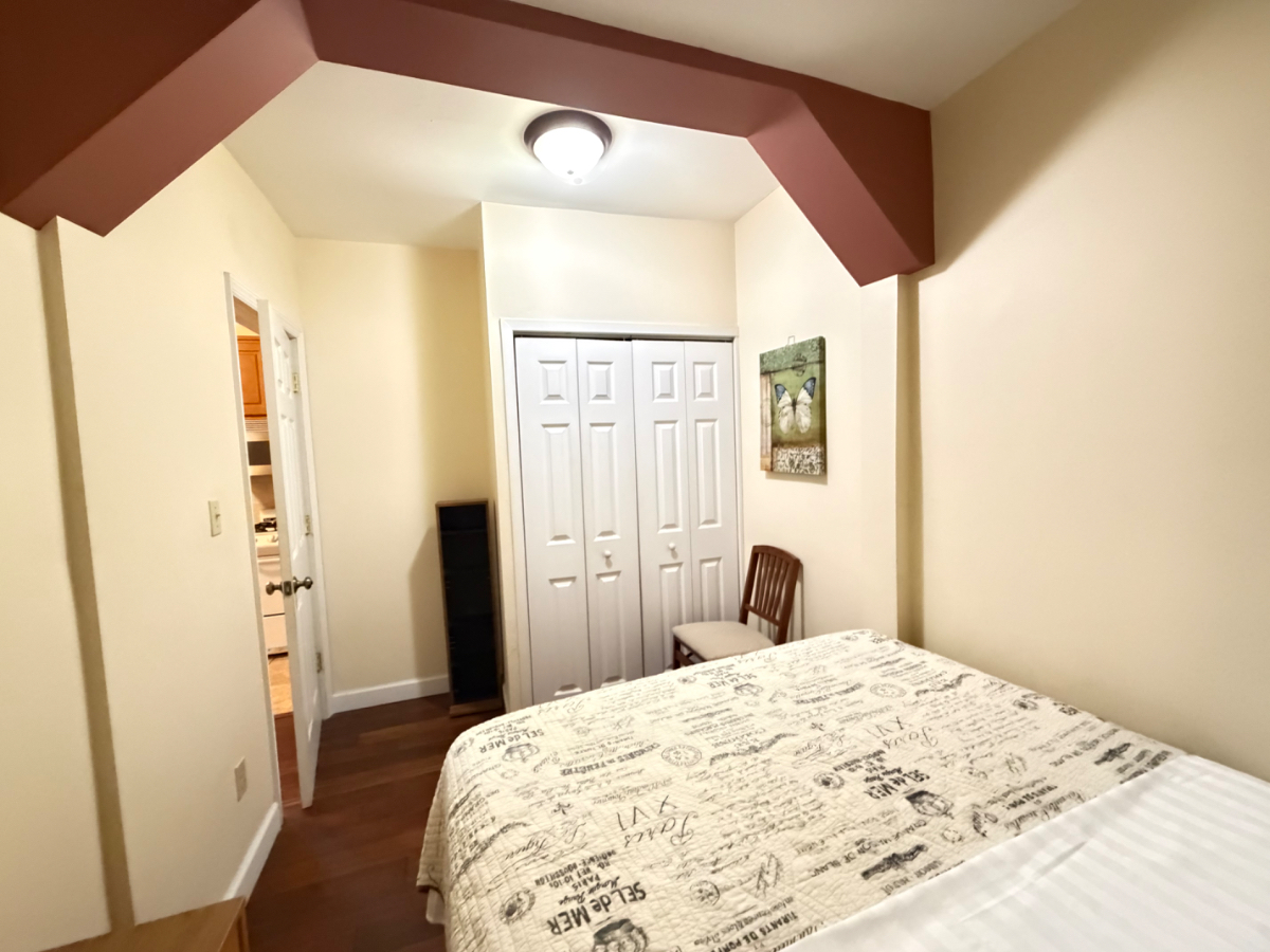 Inviting Furnished 1BR Apartment Near Hospitals, Transit & Walkable To Everyday Essentials - Photo 8