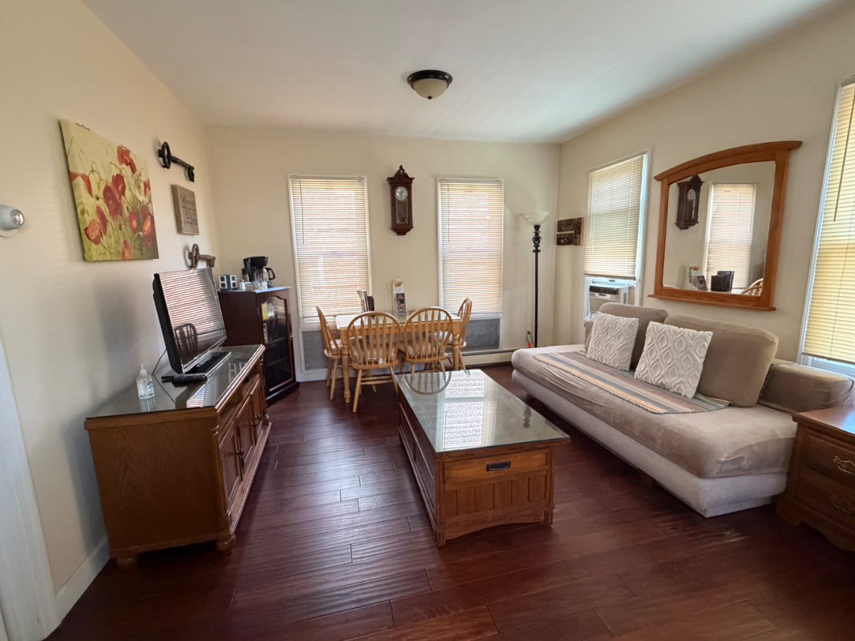 Inviting Furnished 1BR Apartment Near Hospitals, Transit & Walkable To Everyday Essentials - Photo 1