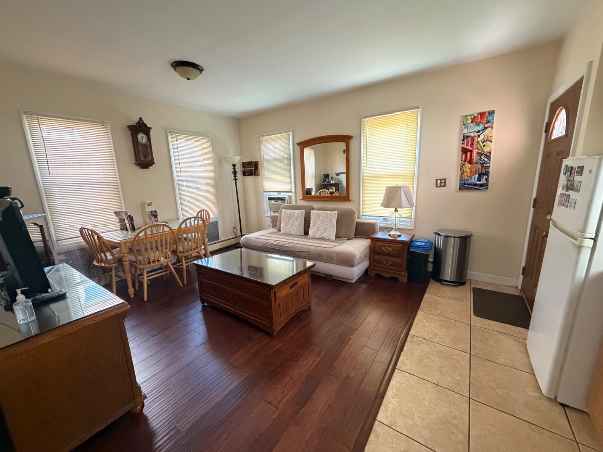 Inviting Furnished 1BR Apartment Near Hospitals, Transit & Walkable To Everyday Essentials - Photo 2