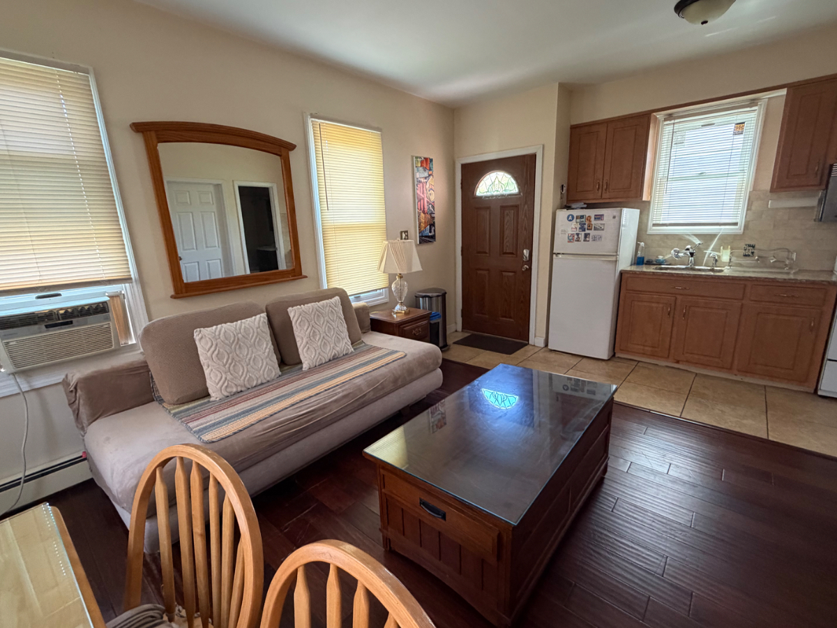 Inviting Furnished 1BR Apartment Near Hospitals, Transit & Walkable To Everyday Essentials - Photo 3