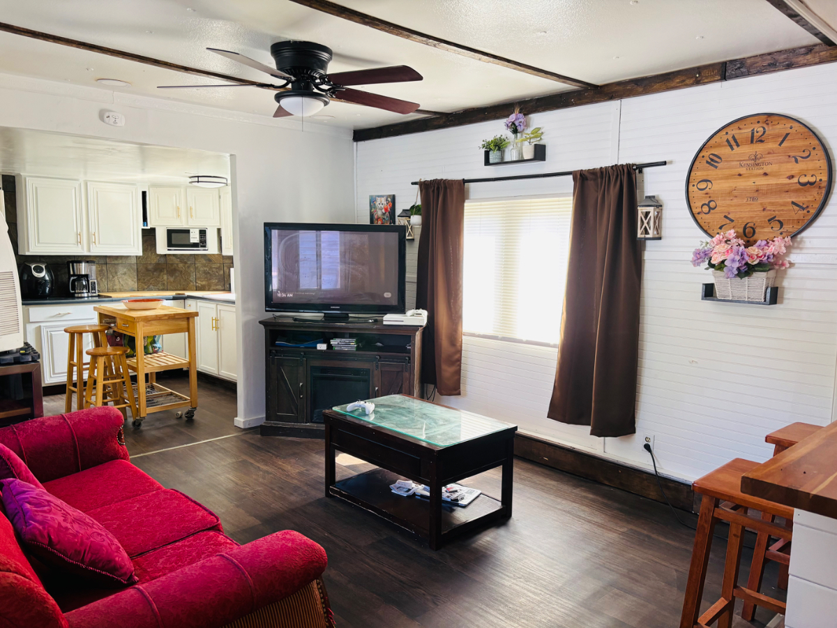 Cozy 2 Bedroom, Parking, Laundry, Kitchen - Photo 1