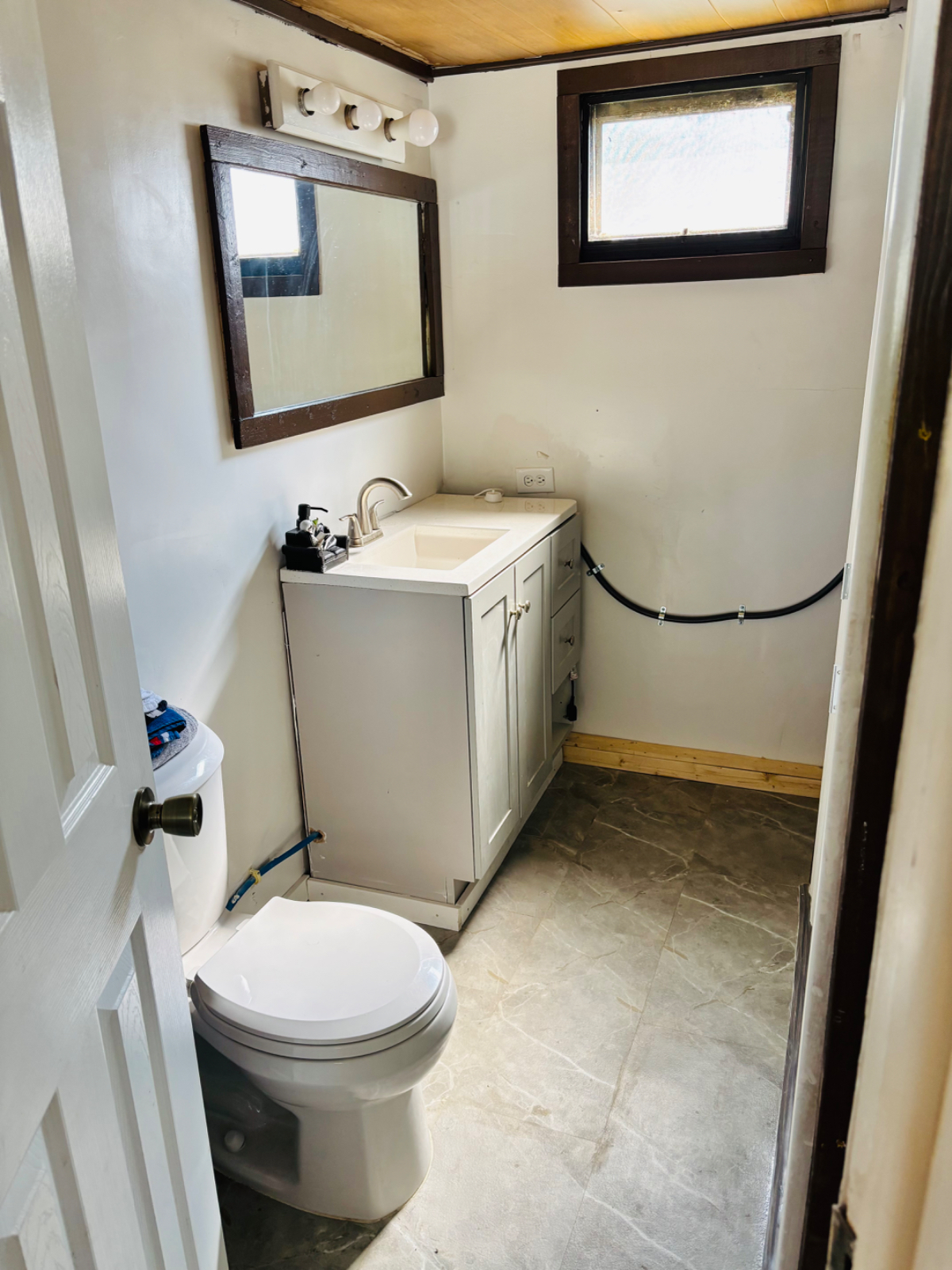 Cozy 2 Bedroom, Parking, Laundry, Kitchen - Photo 6
