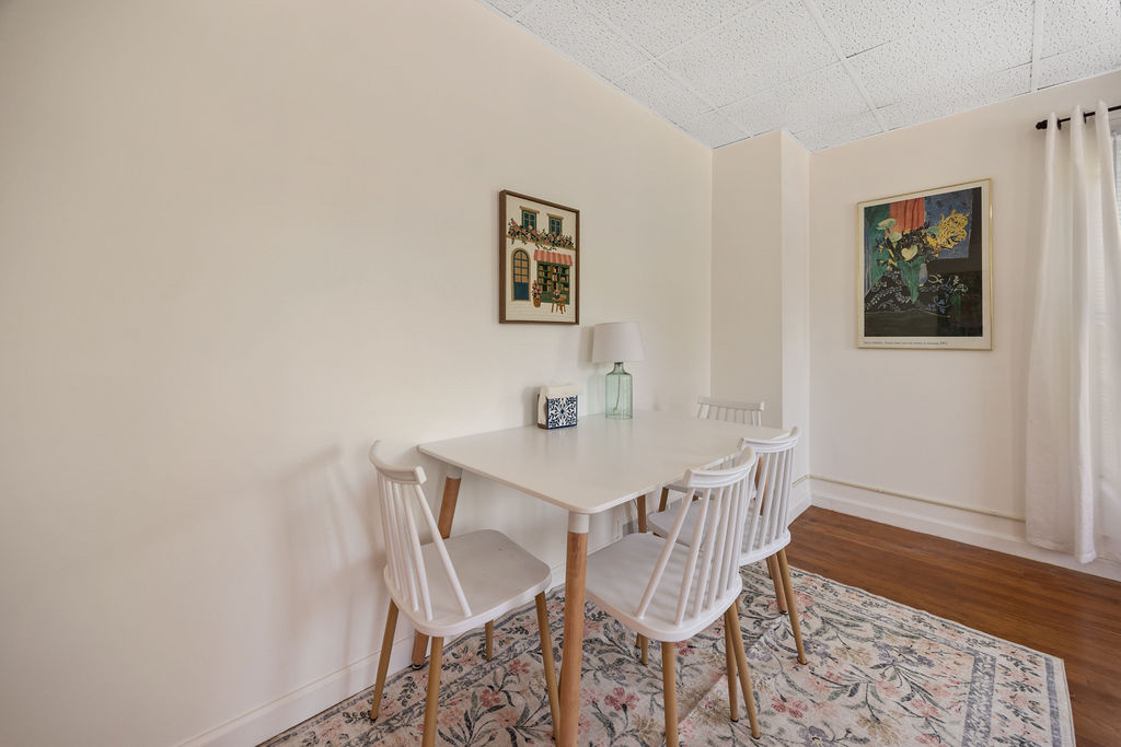Stylish Suburban Oasis - Photo 3