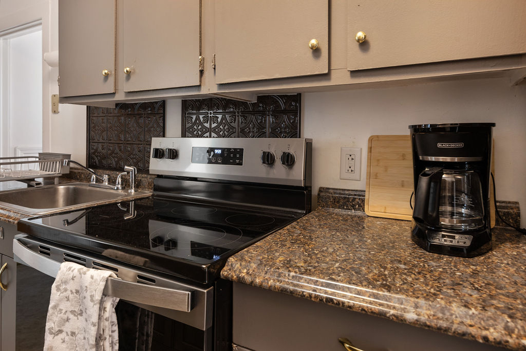 Stylish Suburban Oasis - Photo 6