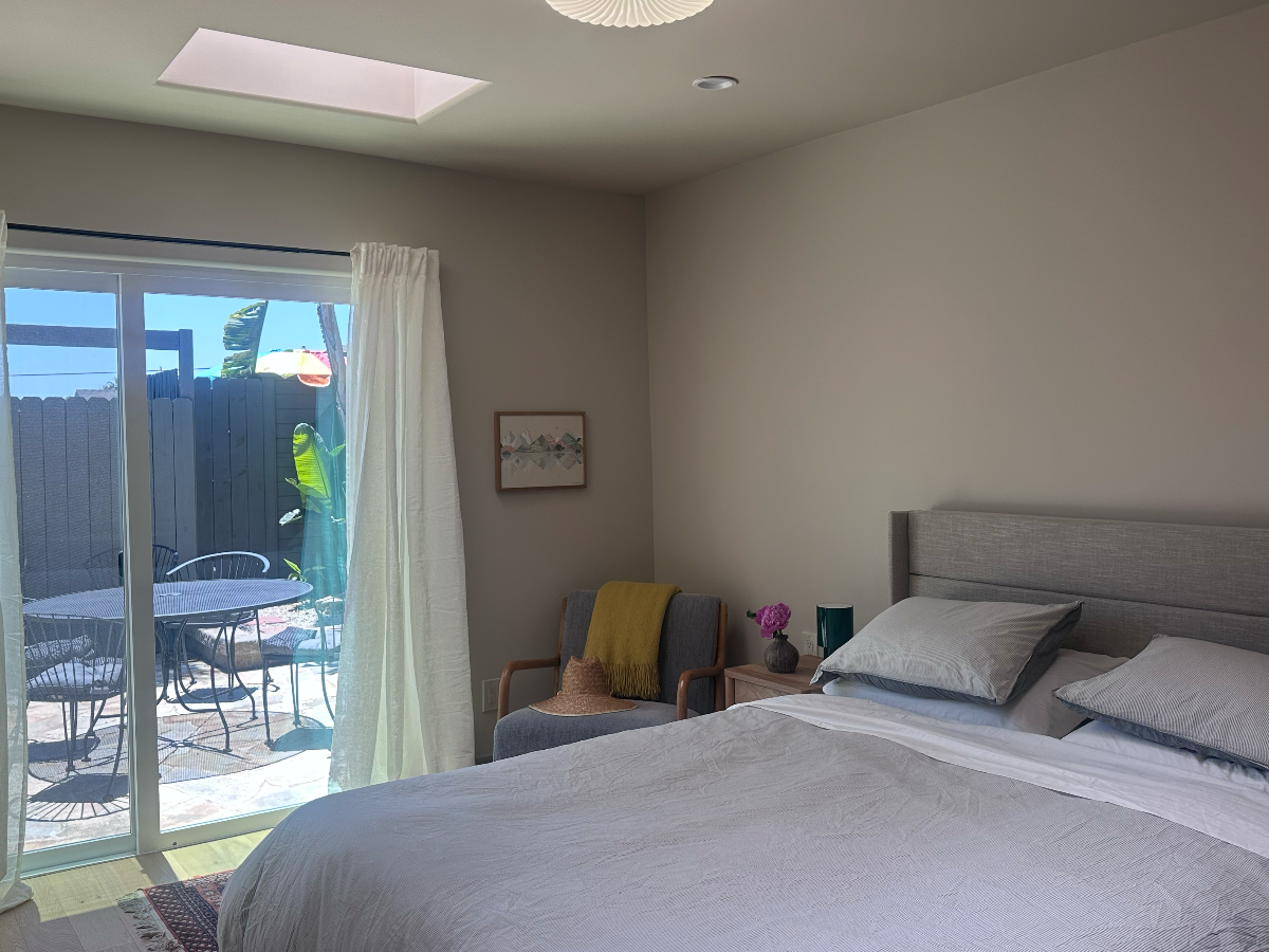 Sun Drenched Studio Retreat in Heart of Echo Park - Photo 3
