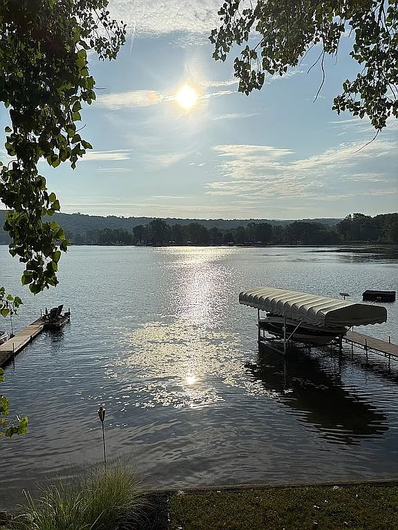 Live on Conesus Lake in a newly renovated home - Photo 1