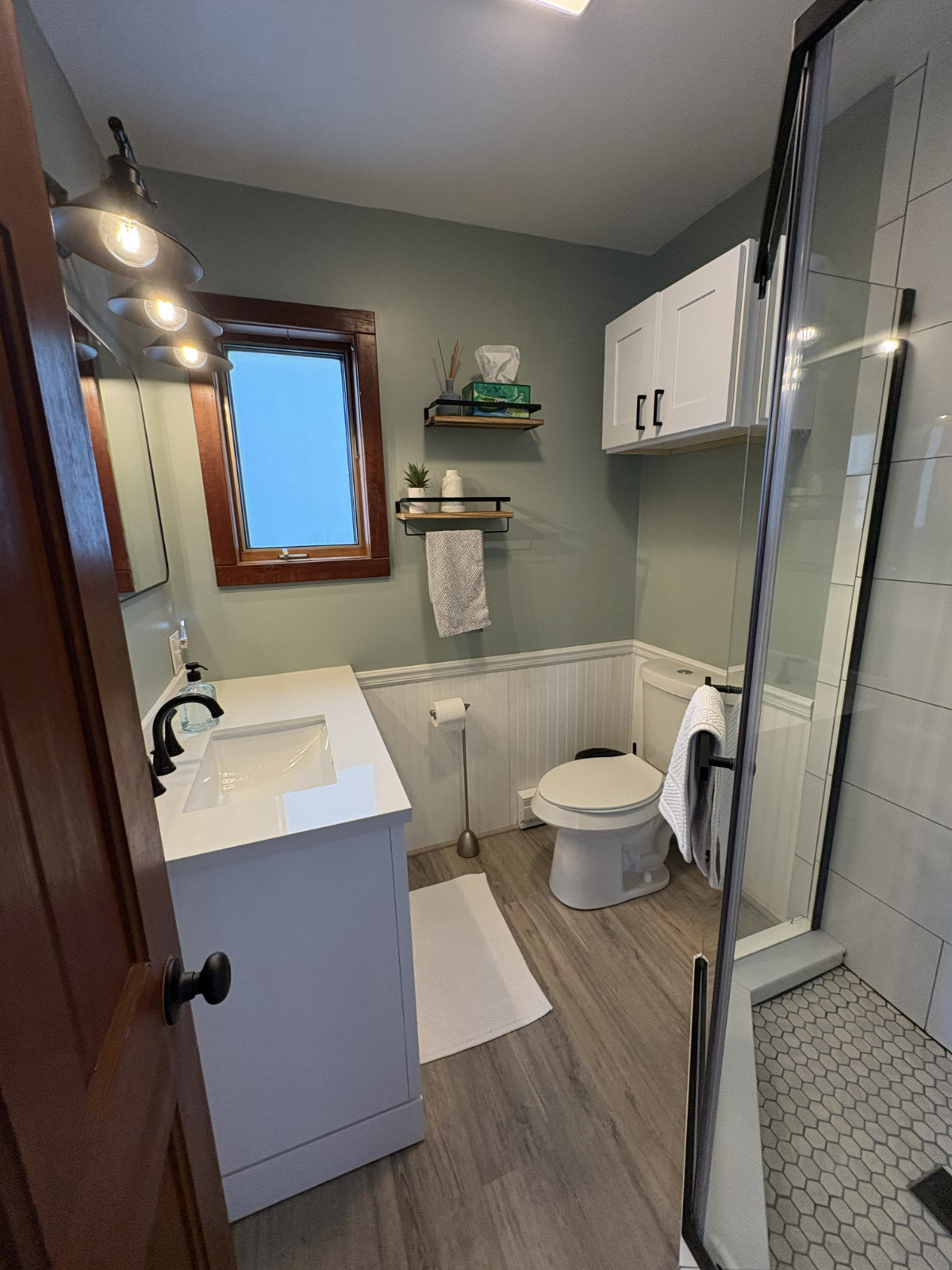 Live on Conesus Lake in a newly renovated home - Photo 6