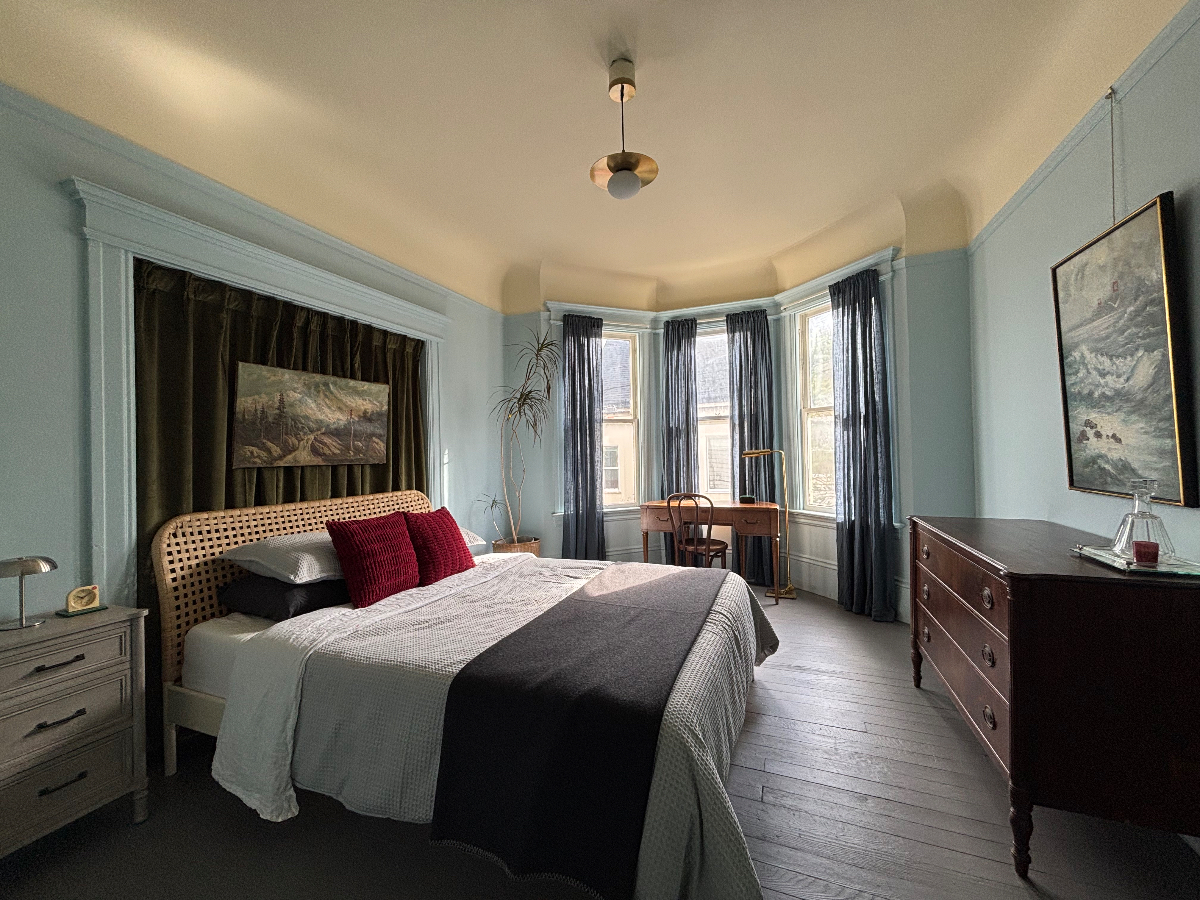 Curated Furnished Room in Precita Park Victorian - Mission-Bernal Threshold - Photo 2