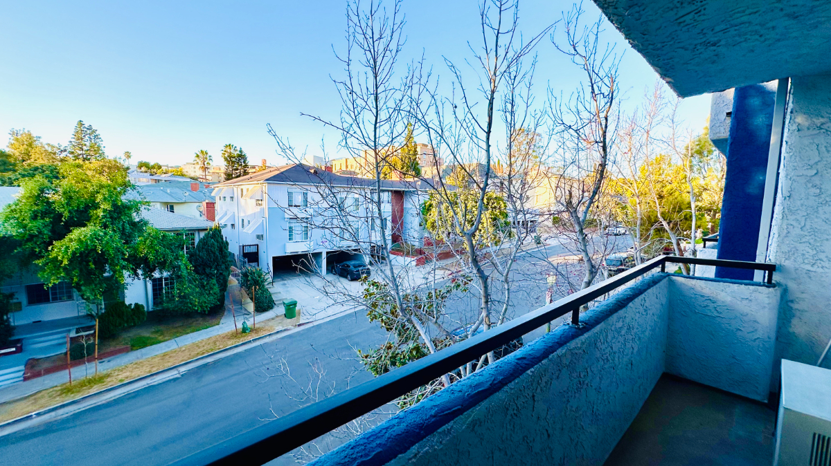 Luxury Condo 3-min walk to UCLA and Westwood Village. - Photo 2