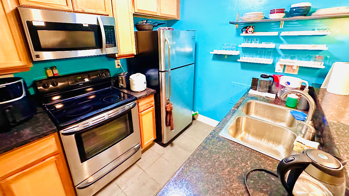 Luxury Condo 3-min walk to UCLA and Westwood Village. - Photo 3
