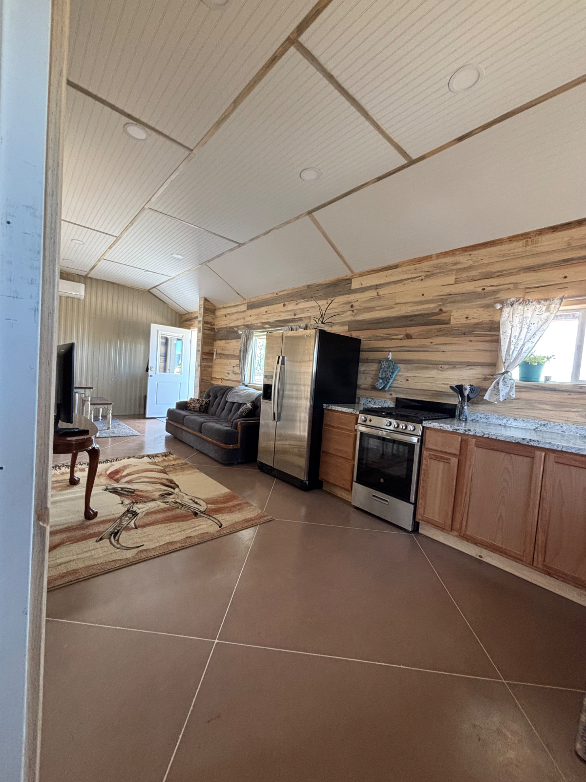 2 bedroom cottage with llamas out your door - Photo 2