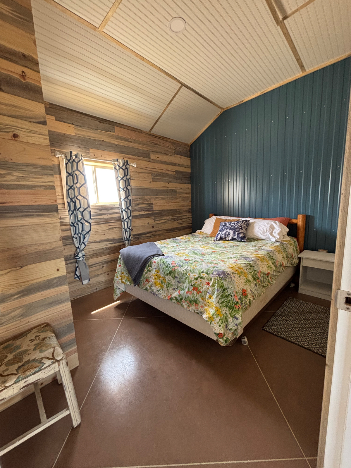 2 bedroom cottage with llamas out your door - Photo 5