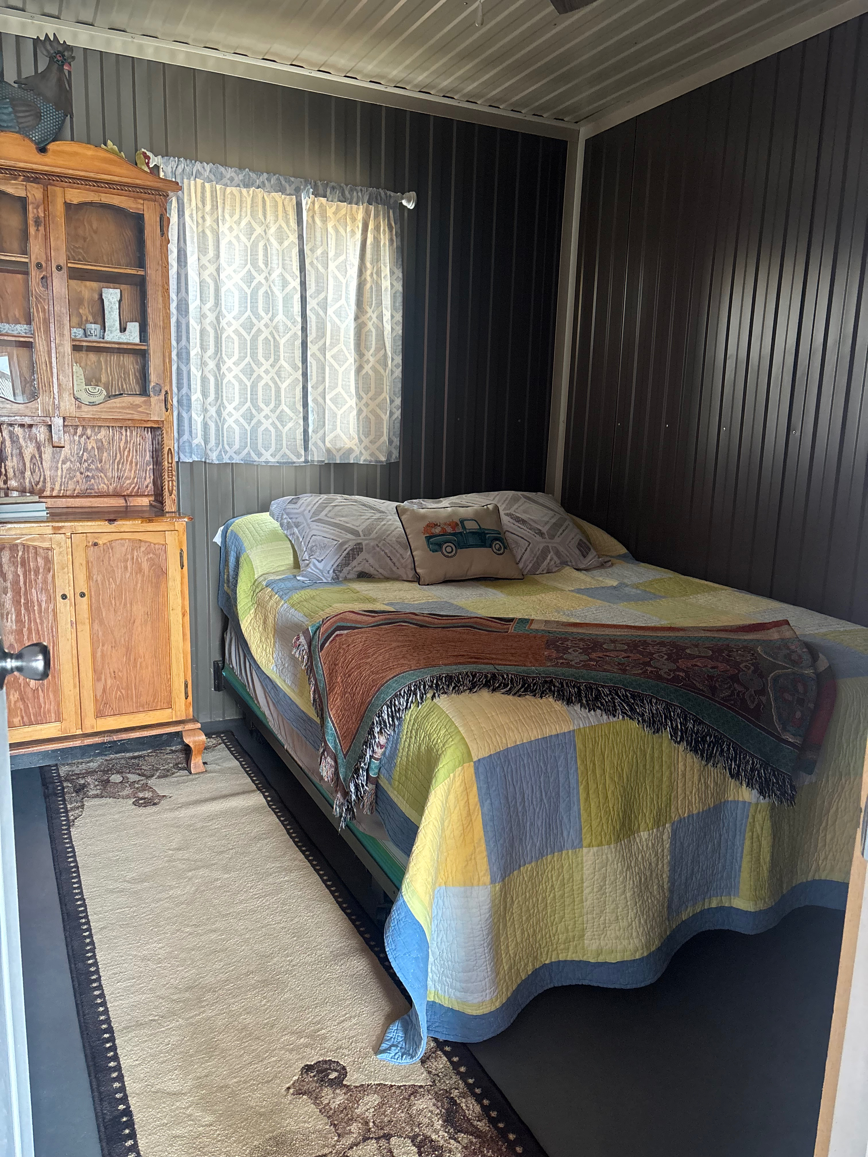 2 bedroom cottage with llamas out your door - Photo 3