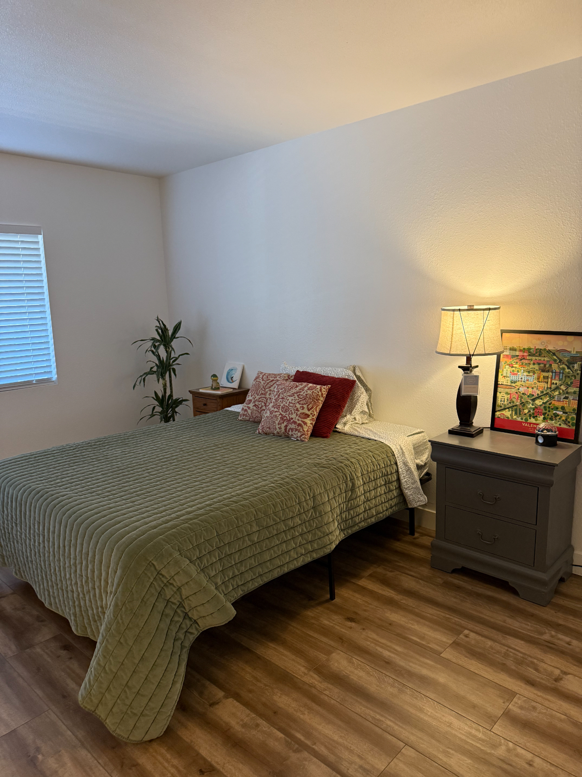 Quiet Vista 2BR/2BA | Workspaces | Near Hospitals - Photo 6