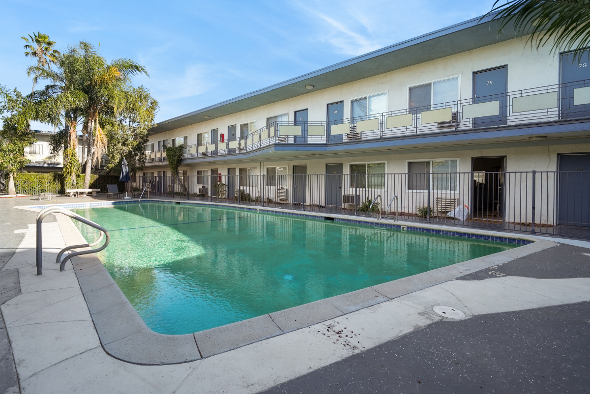Csun Hideout Pool and Gym - Photo 3