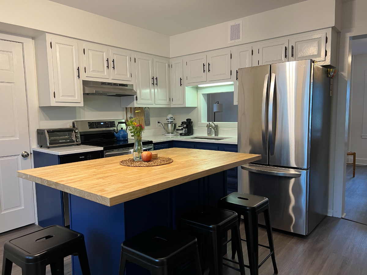 Lakeside Park Beach House for Spring (3BR/1.5BA, all utilities included) - Photo 4