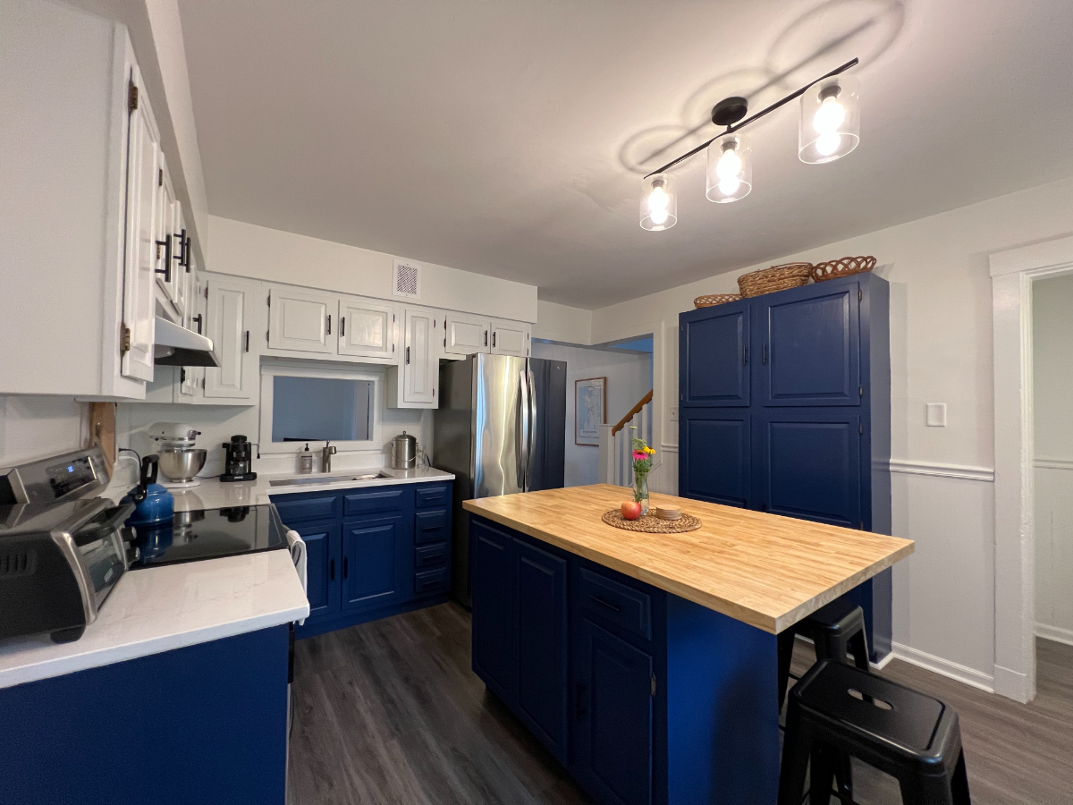 Lakeside Park Beach House for Spring (3BR/1.5BA, all utilities included) - Photo 3