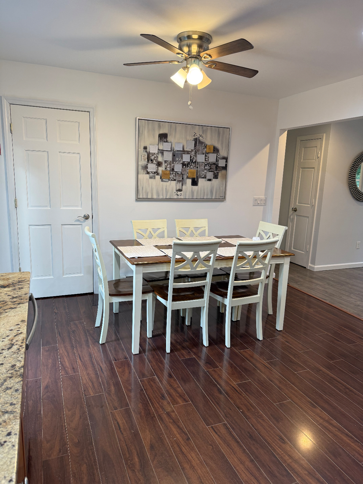 3 bedroom 1 bathroom/ 9.6 miles from Southampton hospital /10 miles peconic hospital - Photo 3