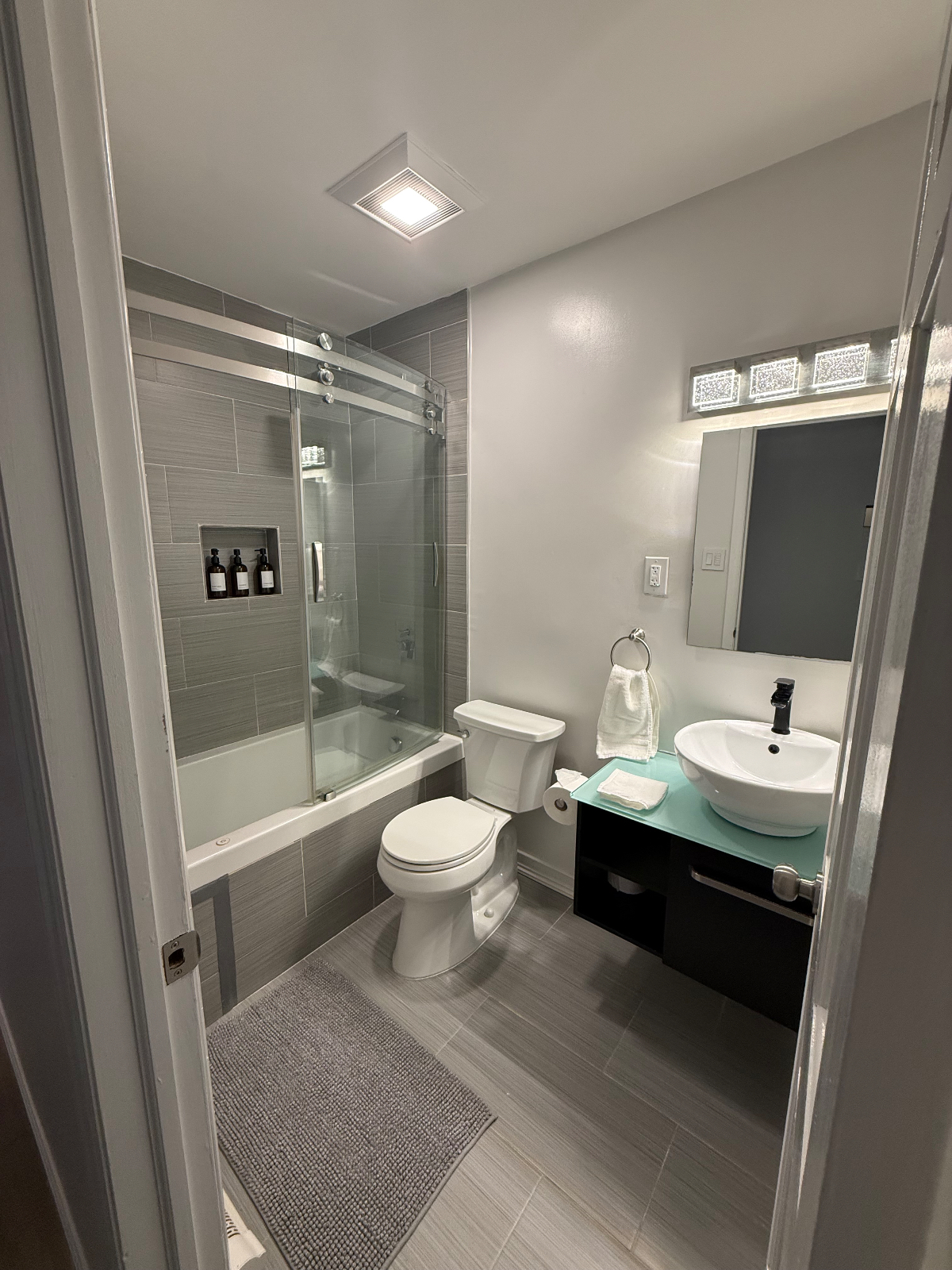 3 bedroom 1 bathroom/ 9.6 miles from Southampton hospital /10 miles peconic hospital - Photo 5