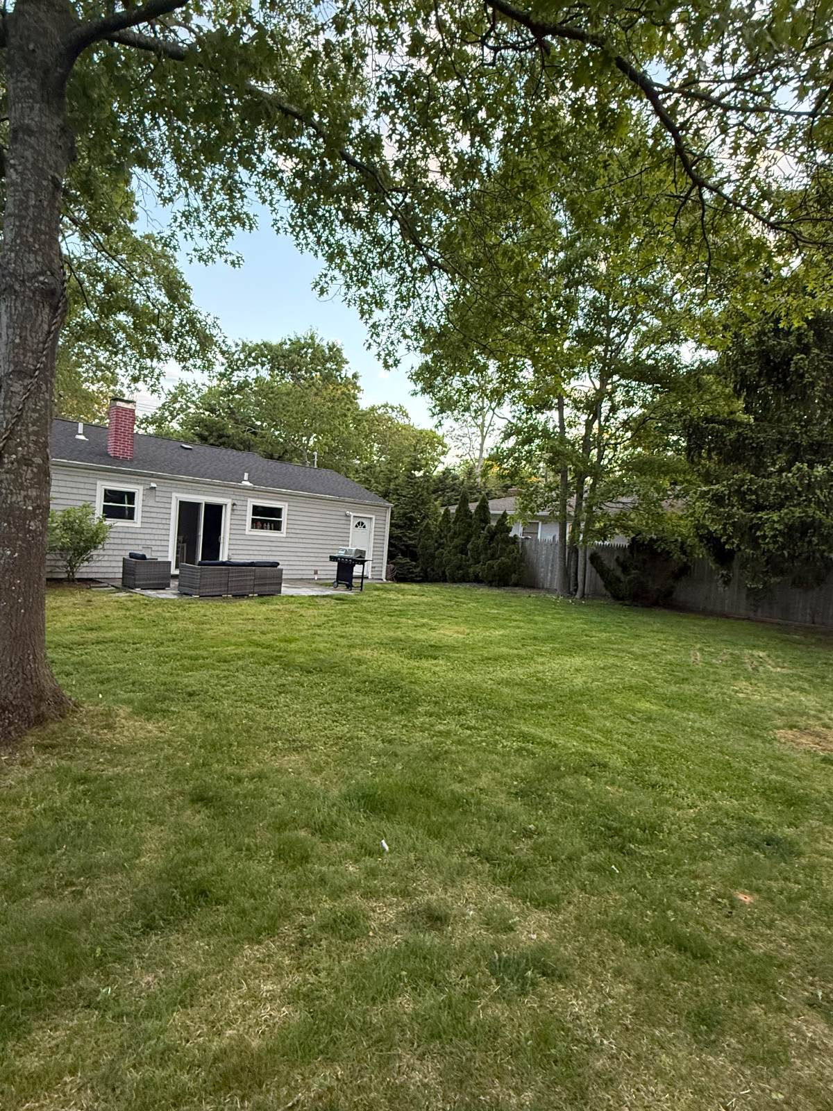 3 bedroom 1 bathroom/ 9.6 miles from Southampton hospital /10 miles peconic hospital - Photo 7