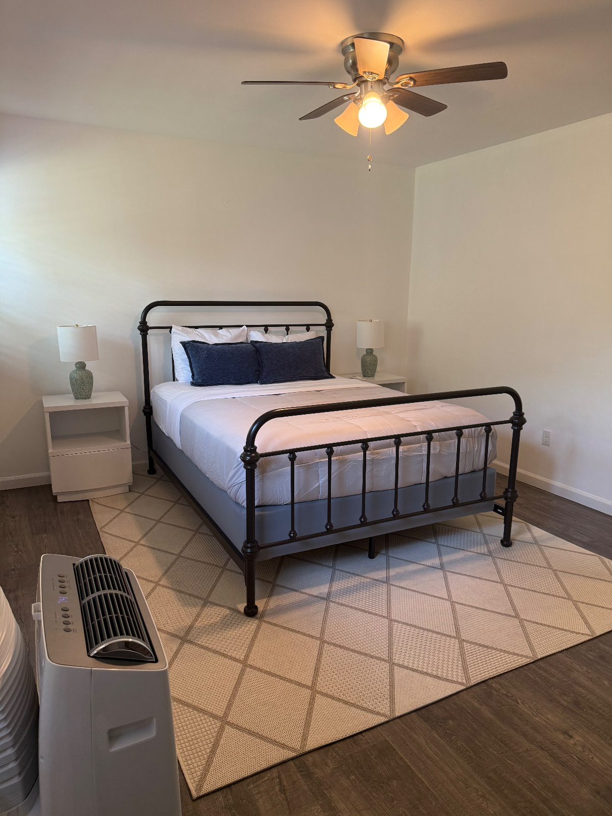 3 bedroom 1 bathroom/ 9.6 miles from Southampton hospital /10 miles peconic hospital - Photo 8