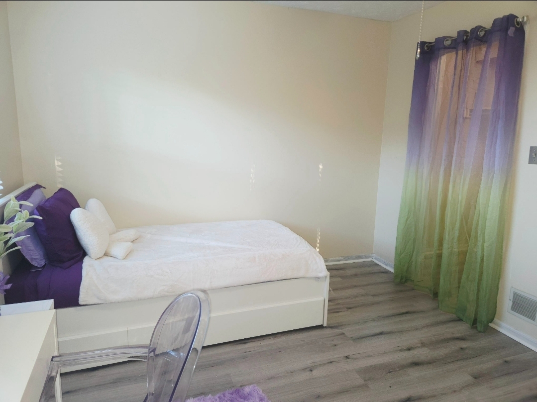 Professional Stay 2BR 1.5 Bath w/ Office & Garage - Photo 2