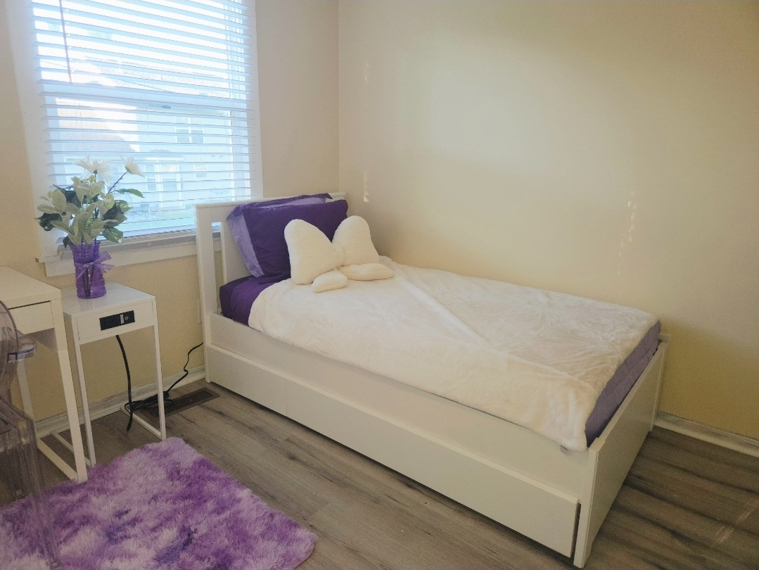 Professional Stay 2BR 1.5 Bath w/ Office & Garage - Photo 3