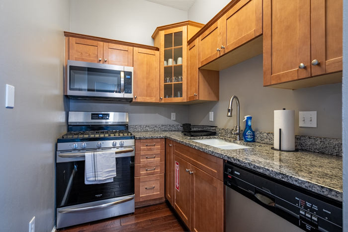 Furnished 1BR Condo at Historic Knox Hall Steps from Piedmont Park - Photo 6