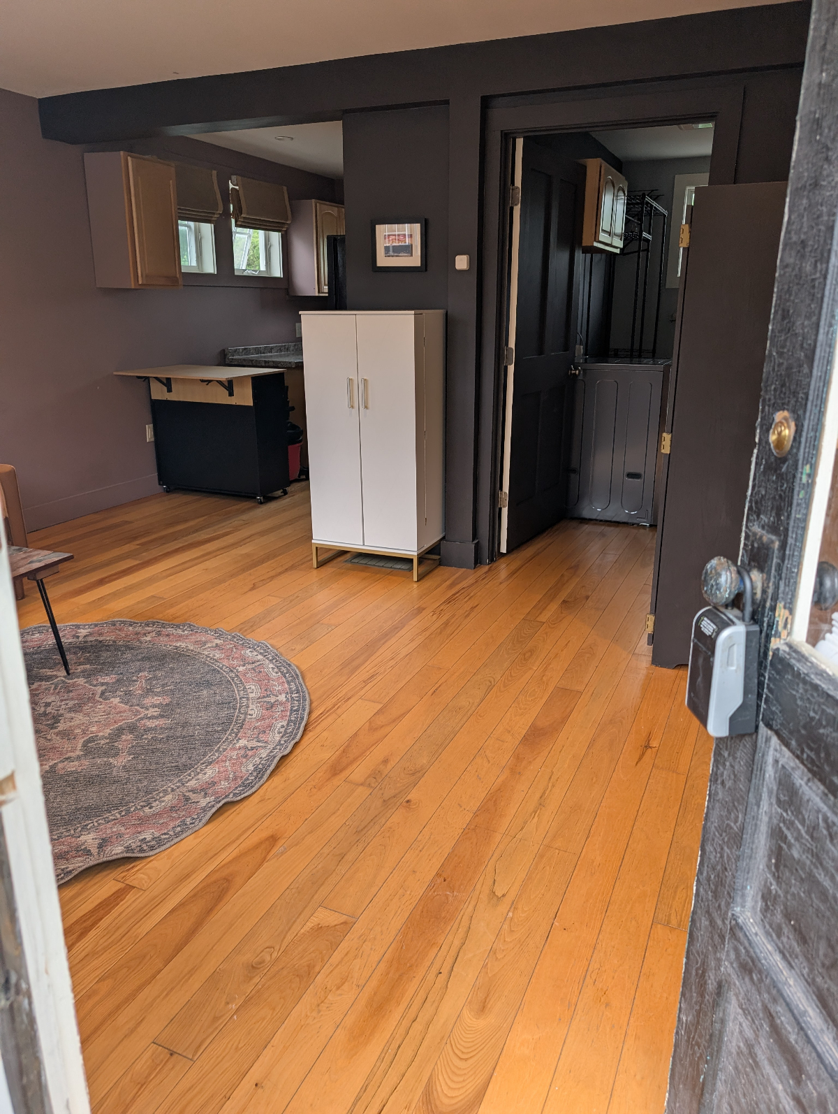 Charming Downtown Studio, Walkable to Shops & Dining Perfect for Solo Traveler - Photo 2