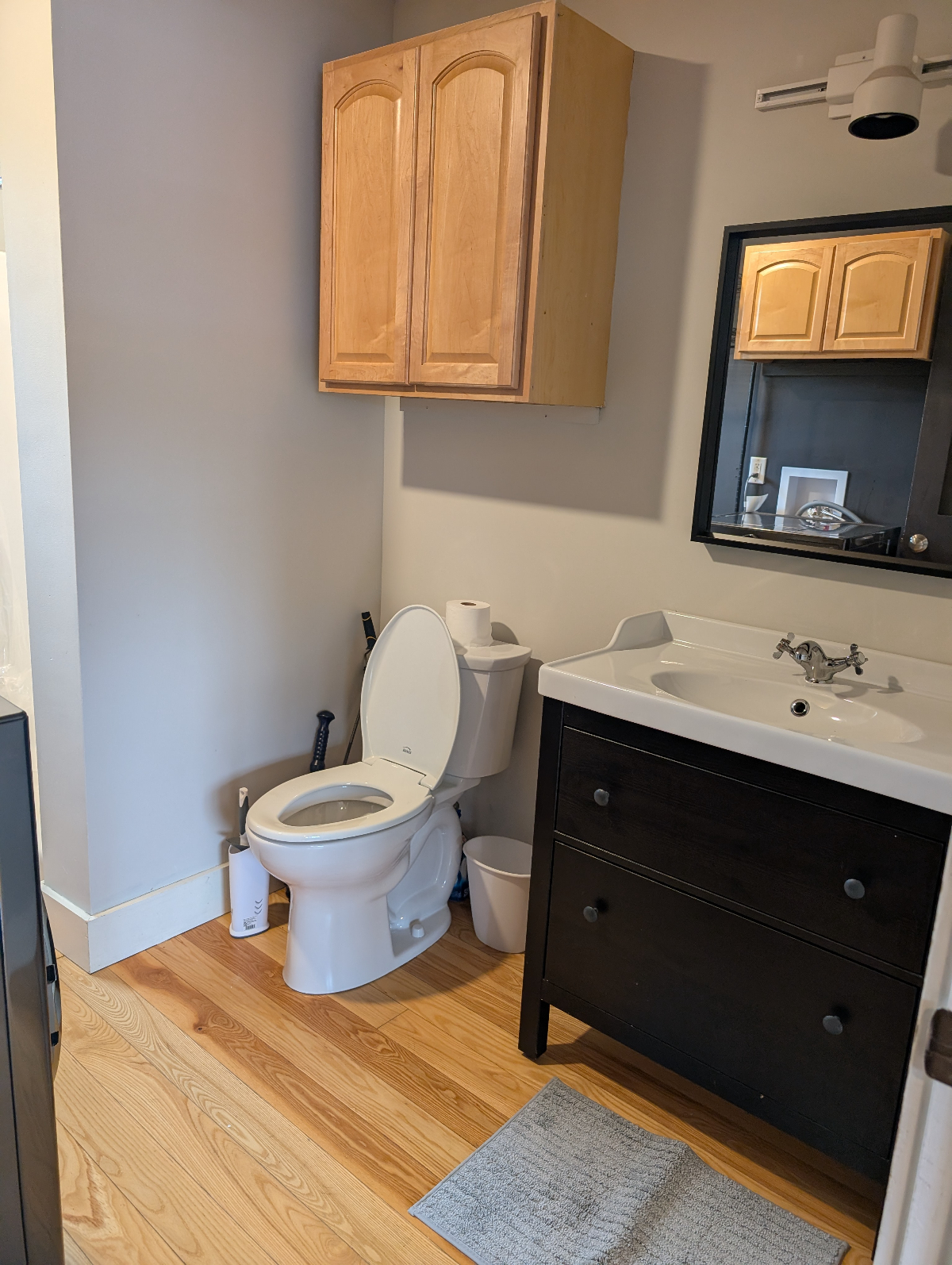 Charming Downtown Studio, Walkable to Shops & Dining Perfect for Solo Traveler - Photo 3