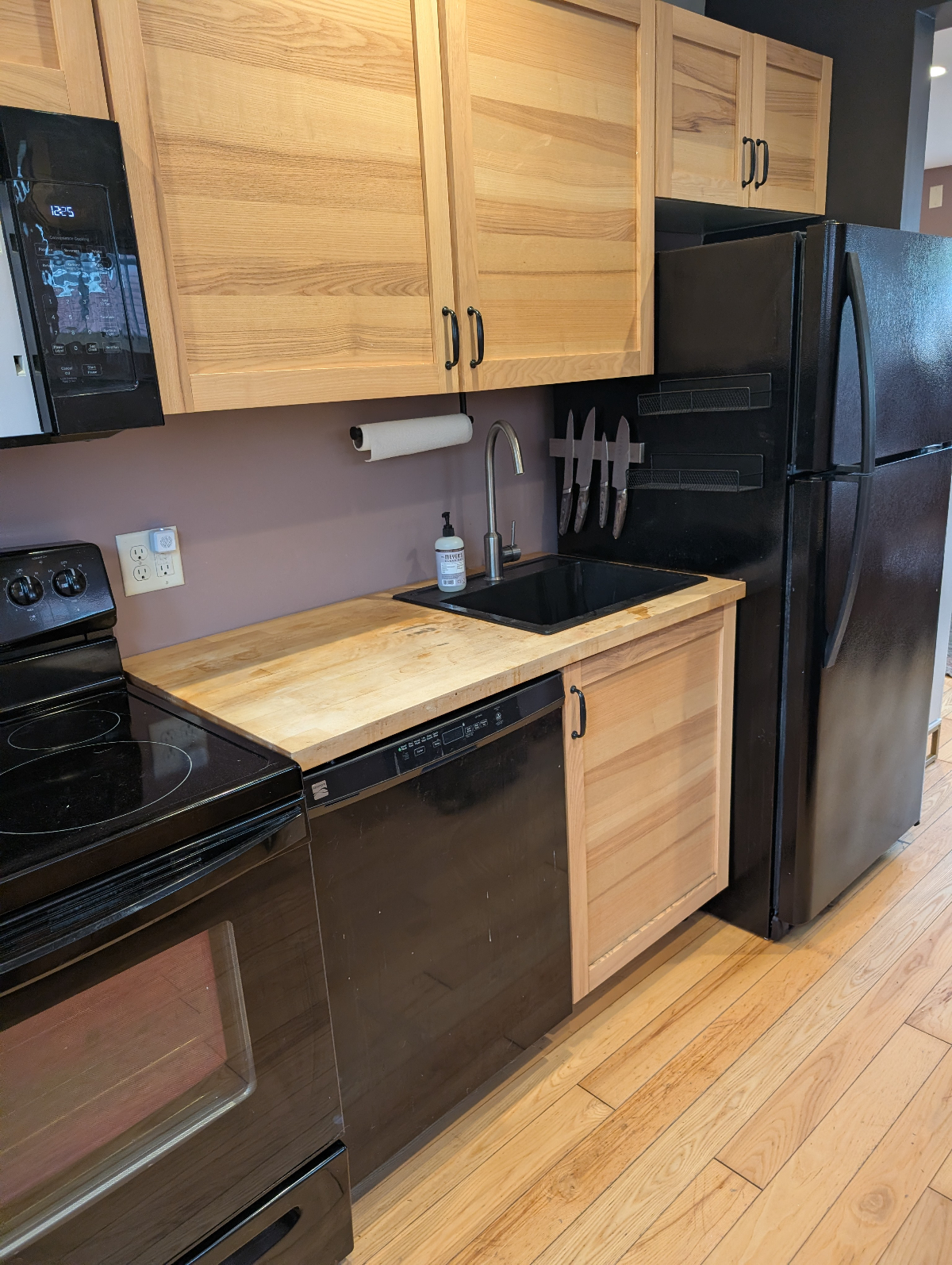 Charming Downtown Studio, Walkable to Shops & Dining Perfect for Solo Traveler - Photo 8