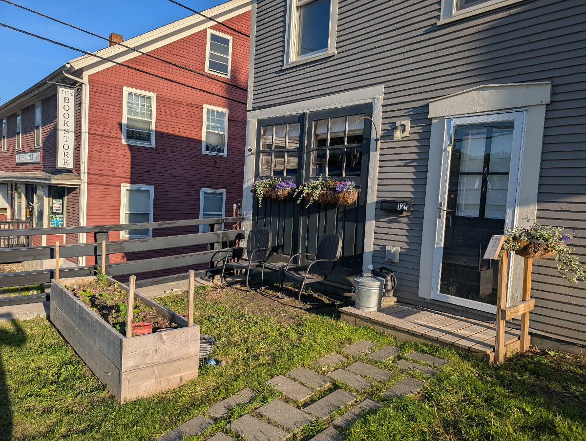 Charming Downtown Studio, Walkable to Shops & Dining Perfect for Solo Traveler - Photo 9