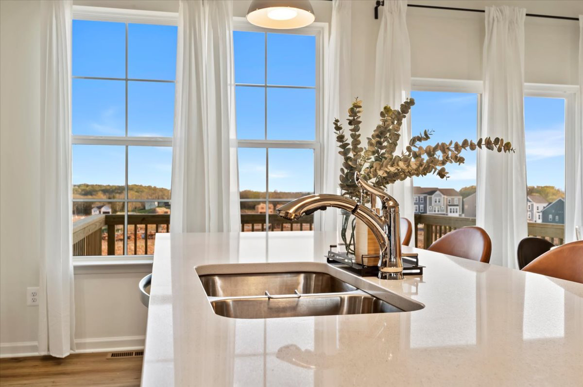 Fully Furnished 3BR/3.5BA Townhome -Utilities Included-Ideal for Healthcare Professionals & Relocati - Photo 8