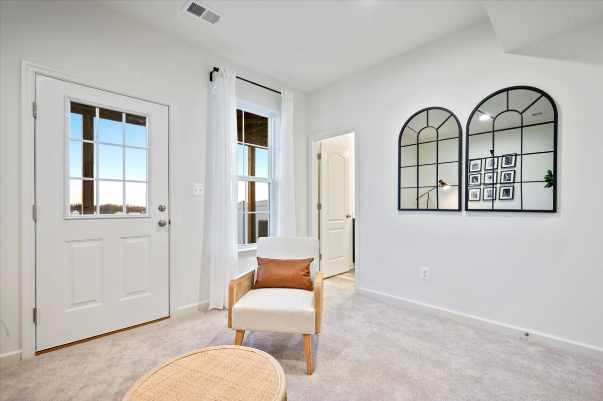 Fully Furnished 3BR/3.5BA Townhome -Utilities Included-Ideal for Healthcare Professionals & Relocati - Photo 5