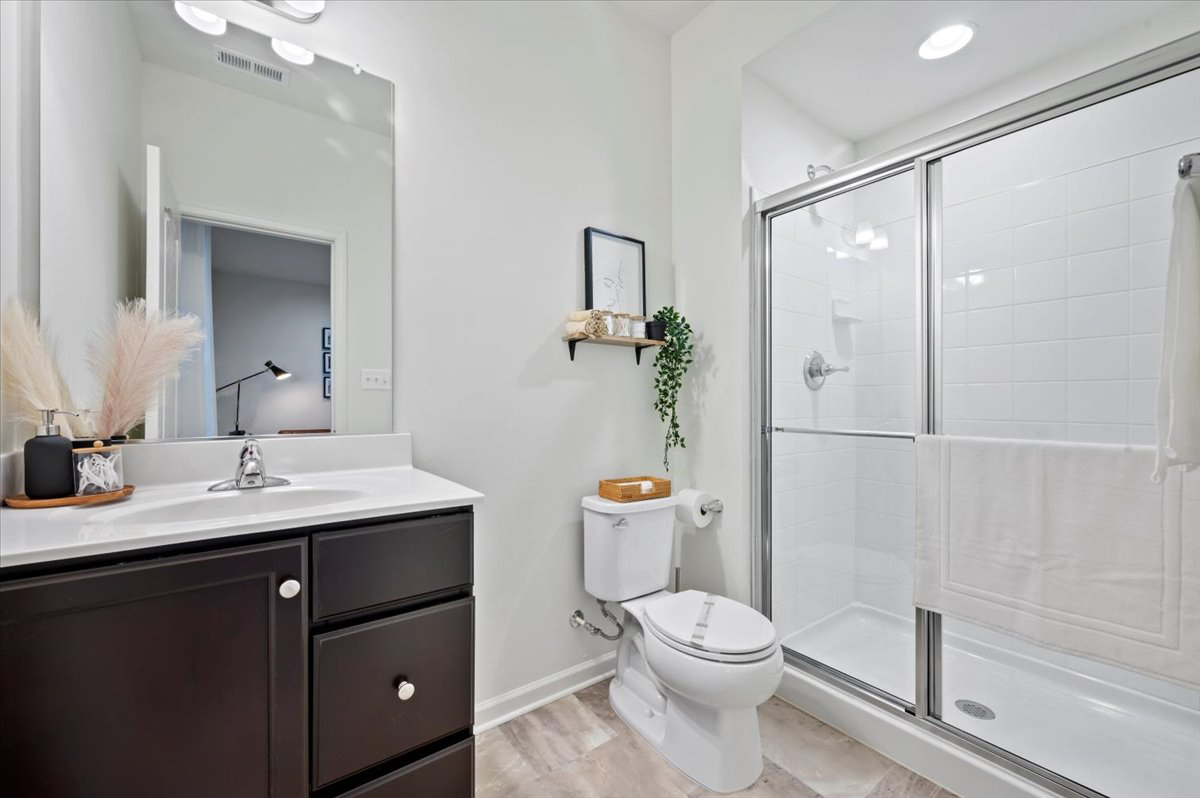 Fully Furnished 3BR/3.5BA Townhome -Utilities Included-Ideal for Healthcare Professionals & Relocati - Photo 6